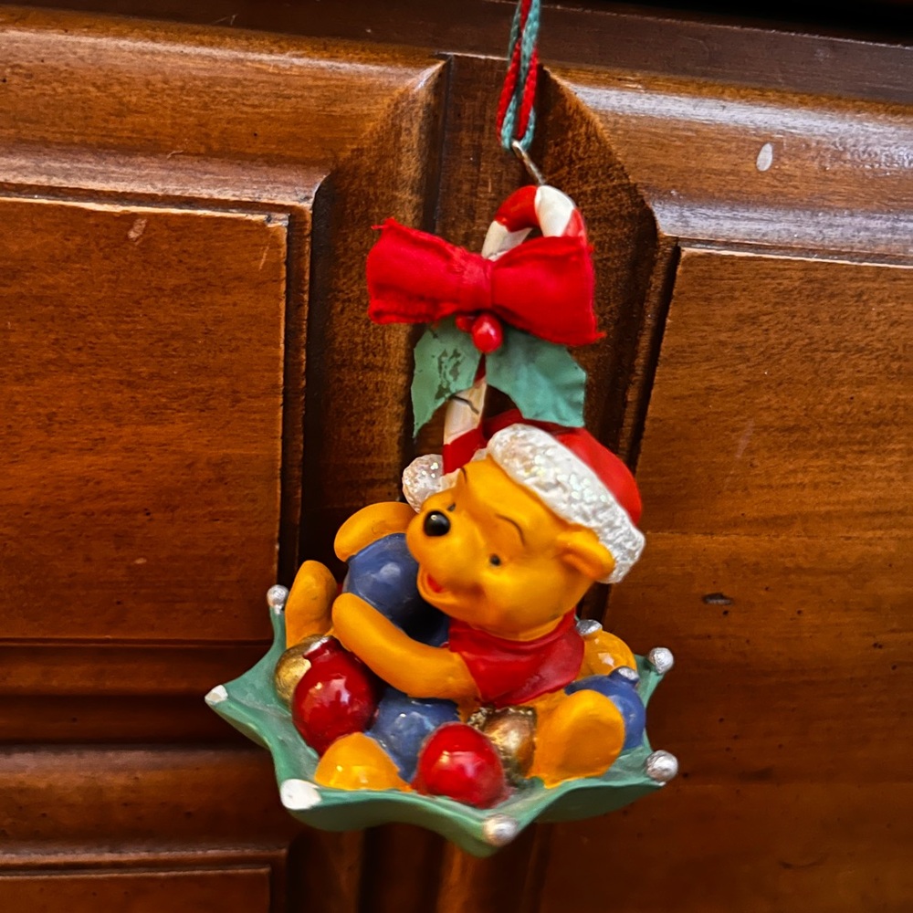 Vintage Winnie the Pooh in Umbrella 1995 Christmas Ornament